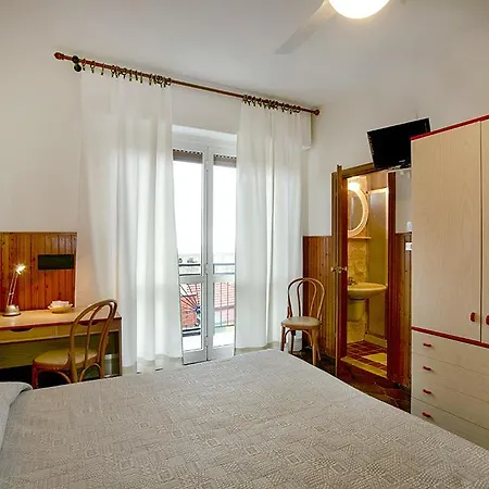 Giovanna Otel 2*